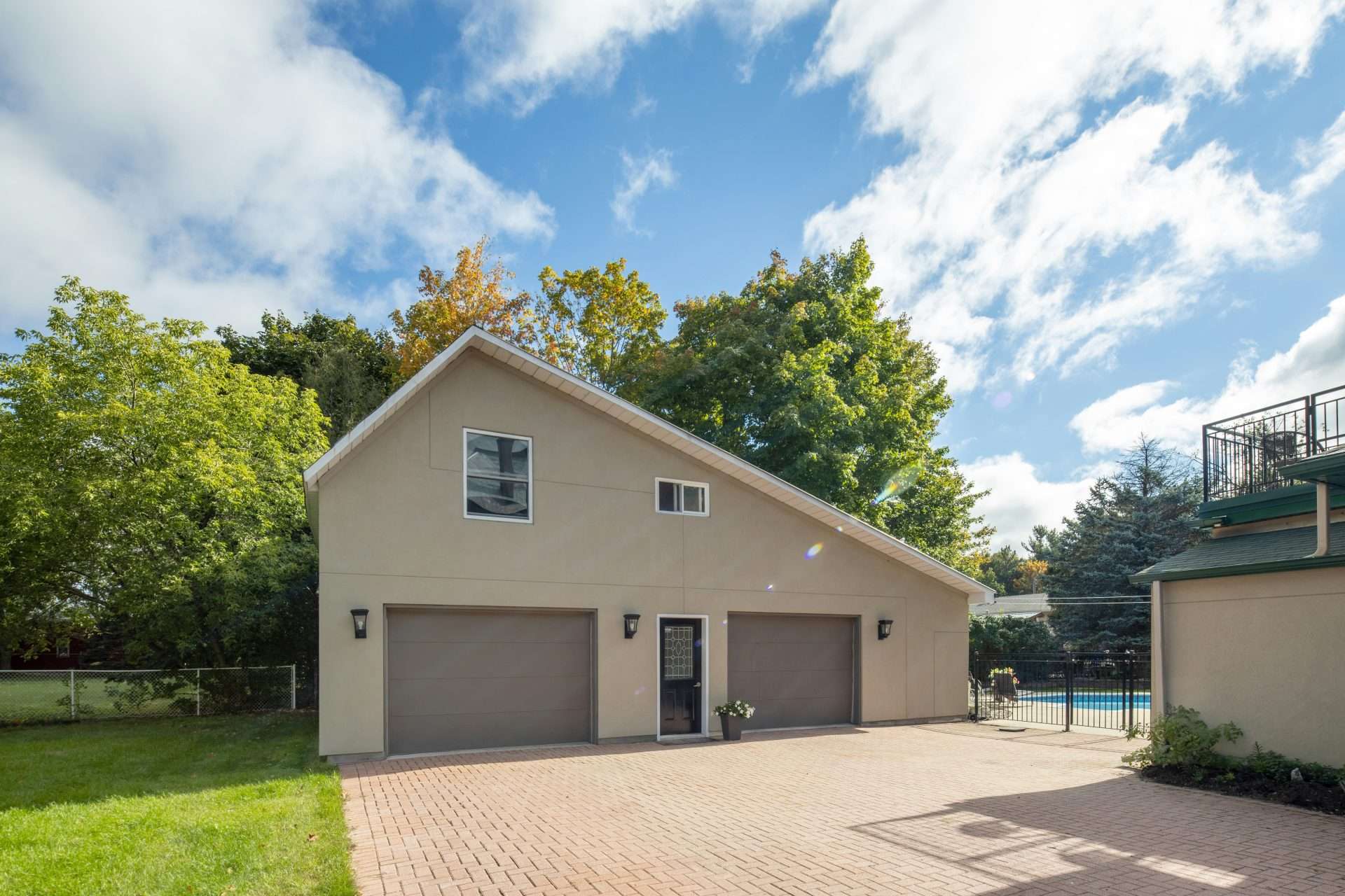 how much does it cost to replace a garage door