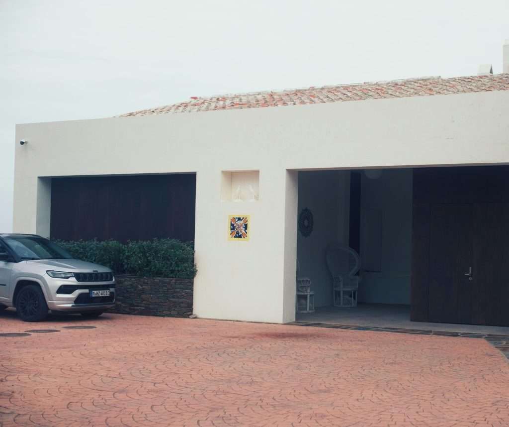 Garage Door Repair vs Replacement